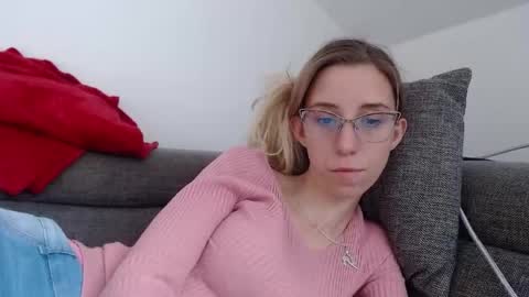 Snapshot of barelylegalblondy chatting on May 2026 04:01:02 PM Lena online show from May 2026 04:01:02 PM