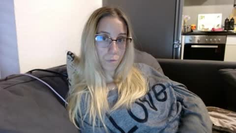 Snapshot of barelylegalblondy chatting on June 2026 05:36:02 PM Lena online show from June 2026 05:36:02 PM