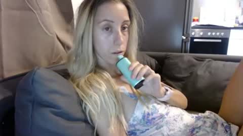 Snapshot of barelylegalblondy chatting on June 2026 05:02:02 PM Lena online show from June 2026 05:02:02 PM