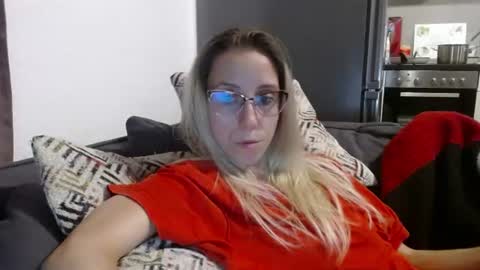 Snapshot of barelylegalblondy chatting on July 2026 09:18:01 PM Lena online show from July 2026 09:18:01 PM