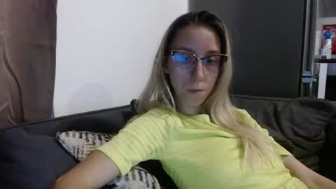 Snapshot of barelylegalblondy chatting on July 2026 07:39:01 PM Lena online show from July 2026 07:39:01 PM