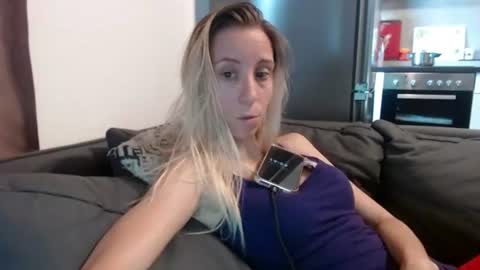 Snapshot of barelylegalblondy chatting on July 2026 05:59:02 PM Lena online show from July 2026 05:59:02 PM