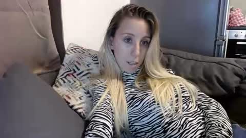 Snapshot of barelylegalblondy chatting on July 2026 05:09:01 PM Lena online show from July 2026 05:09:01 PM