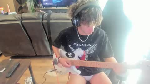 Snapshot of bashful4200 chatting on April 2026 09:12:02 PM ryan online show from April 2026 09:12:02 PM