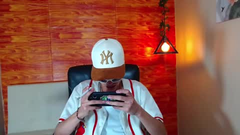 Snapshot of bastiaan_28 chatting on February 2025 05:44:02 AM Bastian online show from February 2025 05:44:02 AM