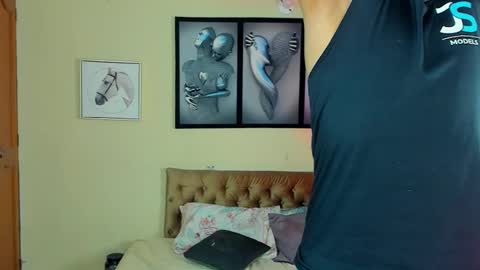 Snapshot of bastian_jones1 chatting on January 2025 07:03:01 AM bastian_jones1 online show from January 2025 07:03:01 AM