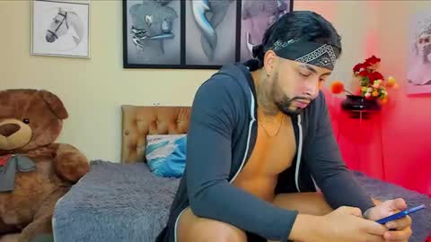 Snapshot of bastian_jones1 chatting on February 2025 01:34:02 AM bastian_jones1 online show from February 2025 01:34:02 AM