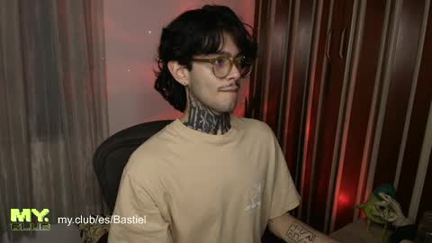Snapshot of bastiel_ chatting on April 2026 01:33:01 AM Bastiel online show from April 2026 01:33:01 AM