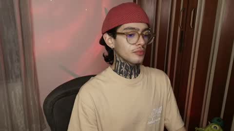 Snapshot of bastiel_ chatting on June 2026 04:19:01 AM Bastiel online show from June 2026 04:19:01 AM
