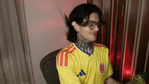 Snapshot of bastiel_ chatting on July 2026 11:43:02 PM Bastiel online show from July 2026 11:43:02 PM