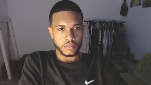 Snapshot of bat_777 chatting on March 2025 05:33:02 AM Aron online show from March 2025 05:33:02 AM