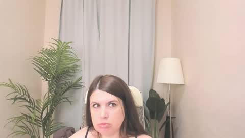 Snapshot of battymoll chatting on March 2026 10:42:02 AM battymoll online show from March 2026 10:42:02 AM