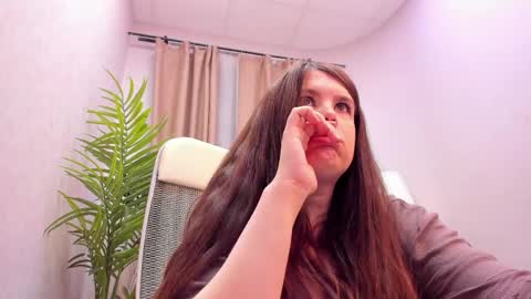 Snapshot of battymoll chatting on March 2026 03:45:01 PM battymoll online show from March 2026 03:45:01 PM