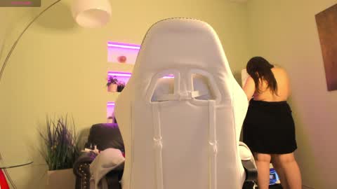 Snapshot of battymoll chatting on April 2026 04:00:02 PM battymoll online show from April 2026 04:00:02 PM