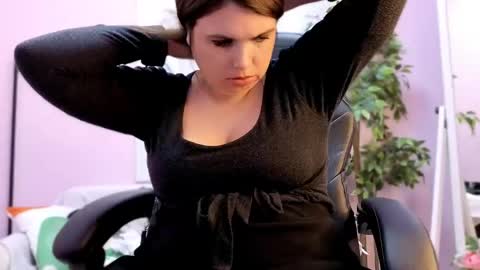 Snapshot of battymoll chatting on April 2026 09:39:33 PM battymoll online show from April 2026 09:39:33 PM