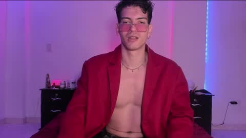 Valentino online show from February 2025 09:53:02 PM