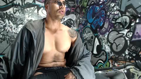 Snapshot of bbc_monster1 chatting on January 2025 08:21:01 PM Justin online show from January 2025 08:21:01 PM