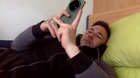 Snapshot of bbnamelezz chatting on April 2026 09:24:02 AM BB Namelezz online show from April 2026 09:24:02 AM