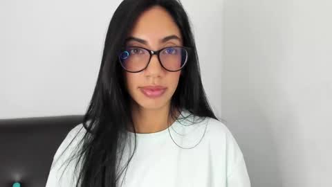 daniela villamizar online show from December 2024 08:15:01 PM