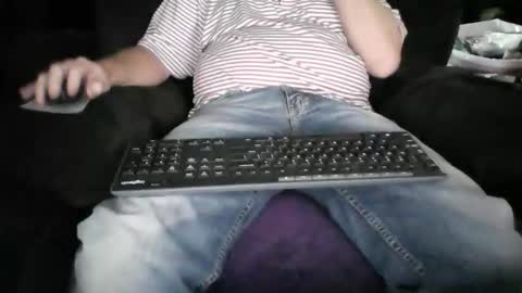 Snapshot of beachguy38 chatting on November 2025 06:28:02 PM beachguy38 online show from November 2025 06:28:02 PM