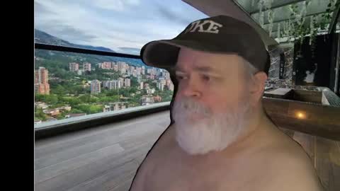 Snapshot of bear4muscle chatting on December 2024 12:19:01 AM Dookie online show from December 2024 12:19:01 AM