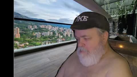 Snapshot of bear4muscle chatting on December 2024 11:10:02 PM Dookie online show from December 2024 11:10:02 PM