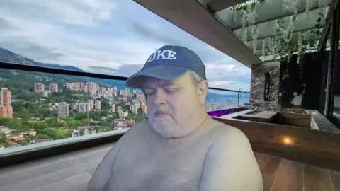 Snapshot of bear4muscle chatting on March 2026 03:50:01 AM Dookie online show from March 2026 03:50:01 AM