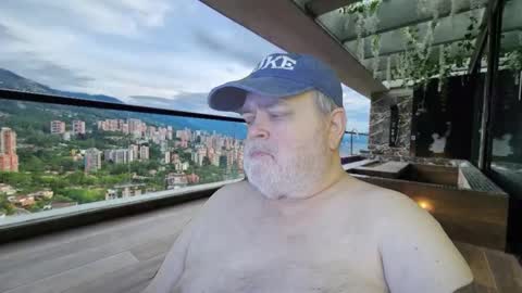 Snapshot of bear4muscle chatting on April 2026 11:27:02 PM Dookie online show from April 2026 11:27:02 PM