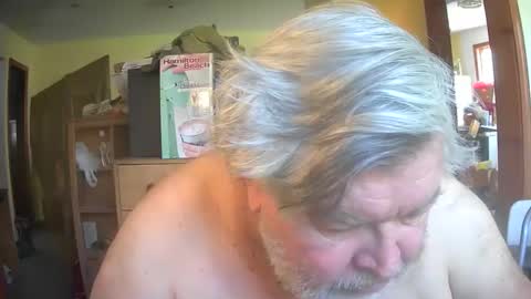 Snapshot of bear8620 chatting on April 2026 02:37:01 PM bear online show from April 2026 02:37:01 PM
