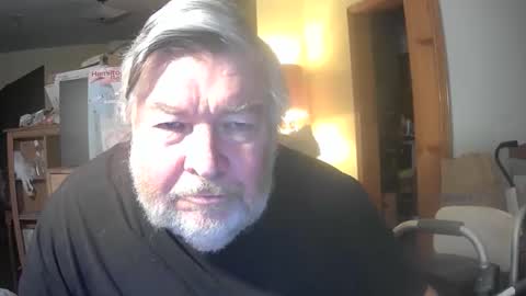 Snapshot of bear8620 chatting on April 2026 08:31:02 AM bear online show from April 2026 08:31:02 AM