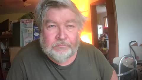 Snapshot of bear8620 chatting on May 2026 10:55:01 AM bear online show from May 2026 10:55:01 AM