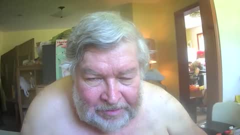 Snapshot of bear8620 chatting on May 2026 04:35:01 PM bear online show from May 2026 04:35:01 PM
