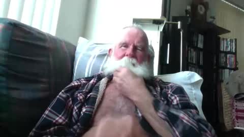 Snapshot of beardbushy chatting on May 2026 02:24:02 PM beardbushy online show from May 2026 02:24:02 PM
