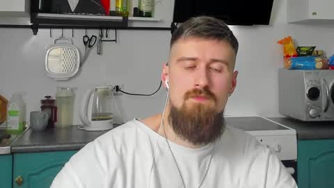 Snapshot of bearded_legend chatting on March 2025 10:49:02 PM Zeus online show from March 2025 10:49:02 PM