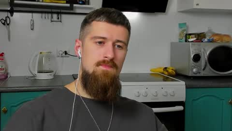 Snapshot of bearded_legend chatting on October 2025 07:16:02 PM Zeus online show from October 2025 07:16:02 PM