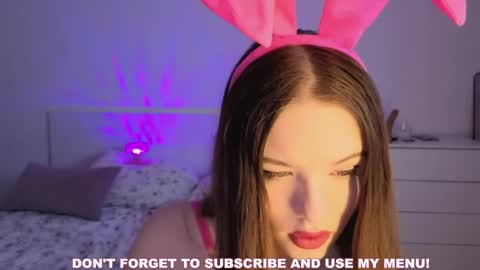 Snapshot of beatricemoonlight chatting on April 2026 09:04:01 AM My name is Beatrice Like my broadcast pls 3 online show from April 2026 09:04:01 AM