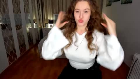 Snapshot of beatricewild chatting on April 2026 10:11:01 AM BeatriceWild online show from April 2026 10:11:01 AM