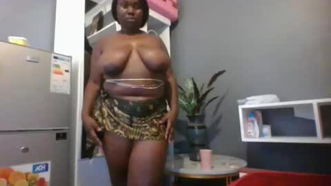 Snapshot of beautie699392 chatting on January 2025 01:38:01 PM Lil stunner online show from January 2025 01:38:01 PM