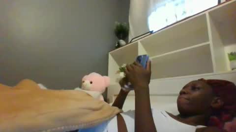 Snapshot of beautie699392 chatting on February 2025 04:48:02 AM Lil stunner online show from February 2025 04:48:02 AM