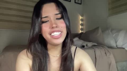 Snapshot of beautiful_lust69 chatting on May 2026 03:52:01 PM Sweet Aya online show from May 2026 03:52:01 PM