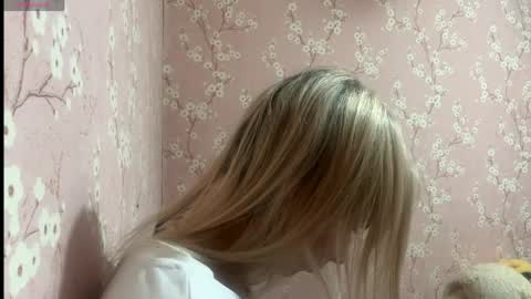 Snapshot of beautifultips chatting on April 2026 05:54:02 PM Mia online show from April 2026 05:54:02 PM