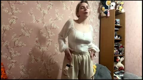 Snapshot of beautifultips chatting on April 2026 03:28:02 PM Mia online show from April 2026 03:28:02 PM