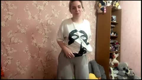 Snapshot of beautifultips chatting on April 2026 08:02:02 AM Mia online show from April 2026 08:02:02 AM