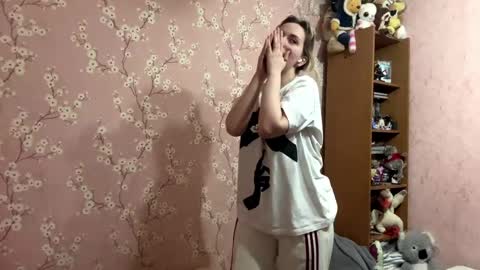 Snapshot of beautifultips chatting on April 2026 04:48:02 PM Mia online show from April 2026 04:48:02 PM