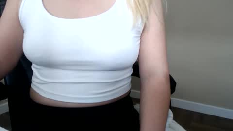 Snapshot of beauty_annyta chatting on April 2026 07:55:01 AM beauty_annyta online show from April 2026 07:55:01 AM