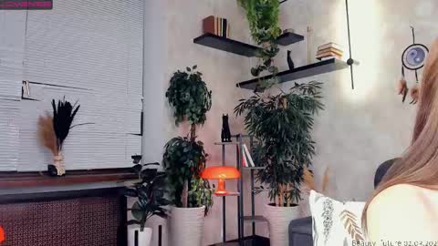 Snapshot of beauty_future chatting on March 2025 04:32:02 PM Nicole online show from March 2025 04:32:02 PM