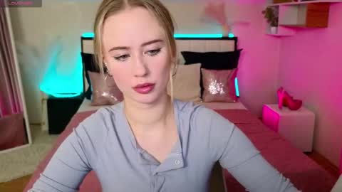 Snapshot of beauty_sashaxx chatting on November 2025 03:25:02 PM beauty Sasha online show from November 2025 03:25:02 PM