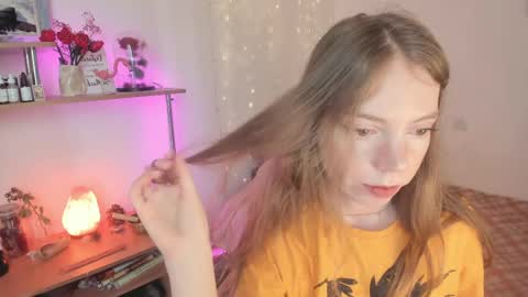 Snapshot of beautyeliise chatting on April 2026 08:15:01 AM Eliise online show from April 2026 08:15:01 AM