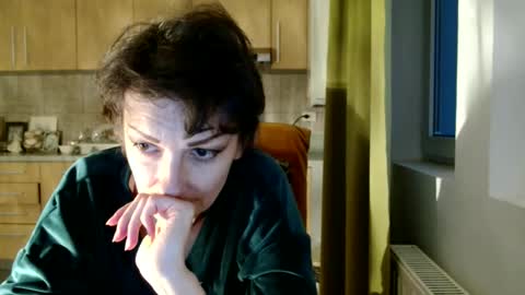 Snapshot of bebacksooon chatting on April 2026 05:31:02 PM Raluca online show from April 2026 05:31:02 PM