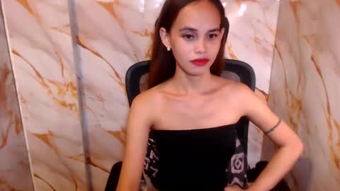 Snapshot of beccamiller22 chatting on May 2026 01:11:02 AM becca online show from May 2026 01:11:02 AM